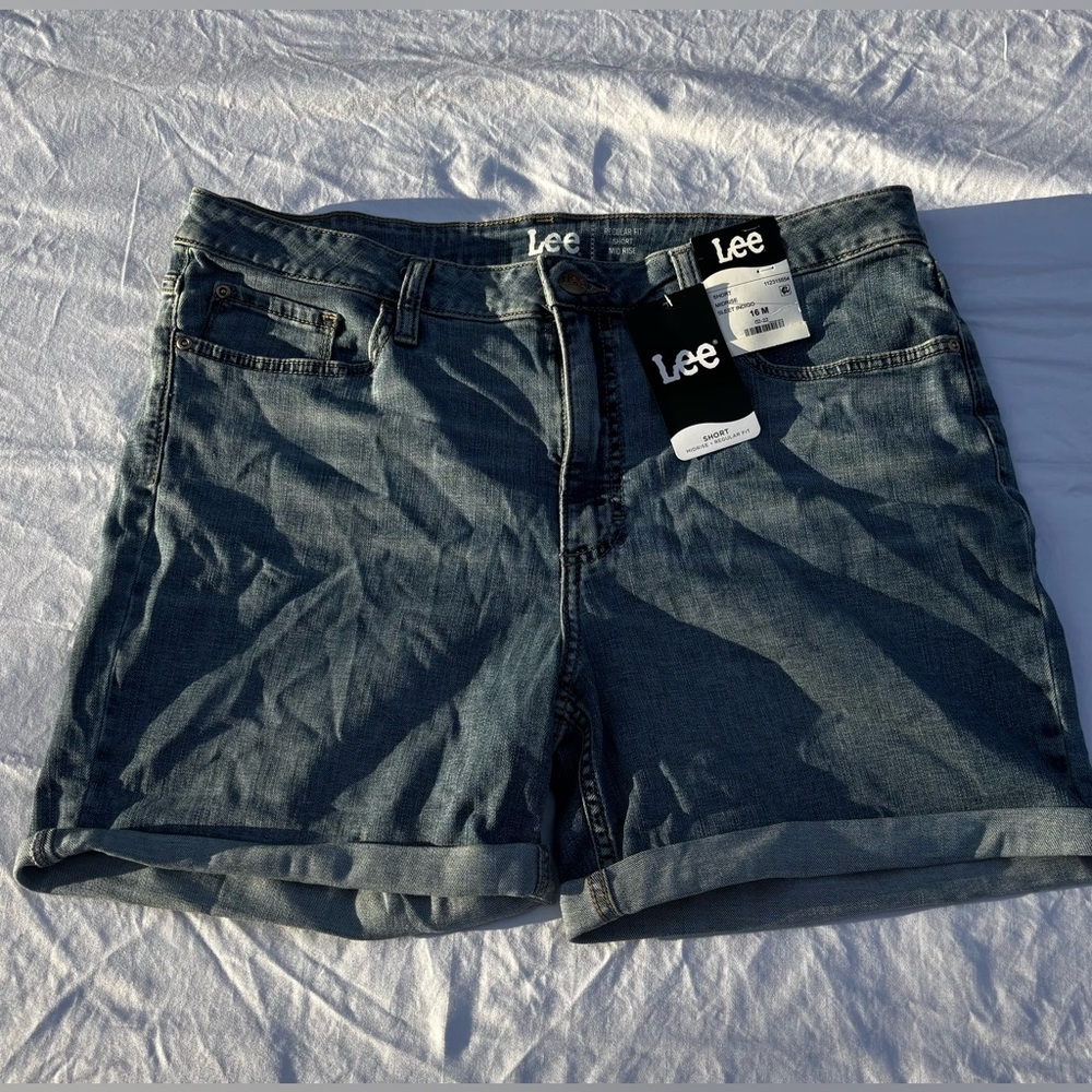 NWT Lee Women's Classic Mid-Rise Short Blue Jean Shorts Sleet Indigo Size 16 Reg